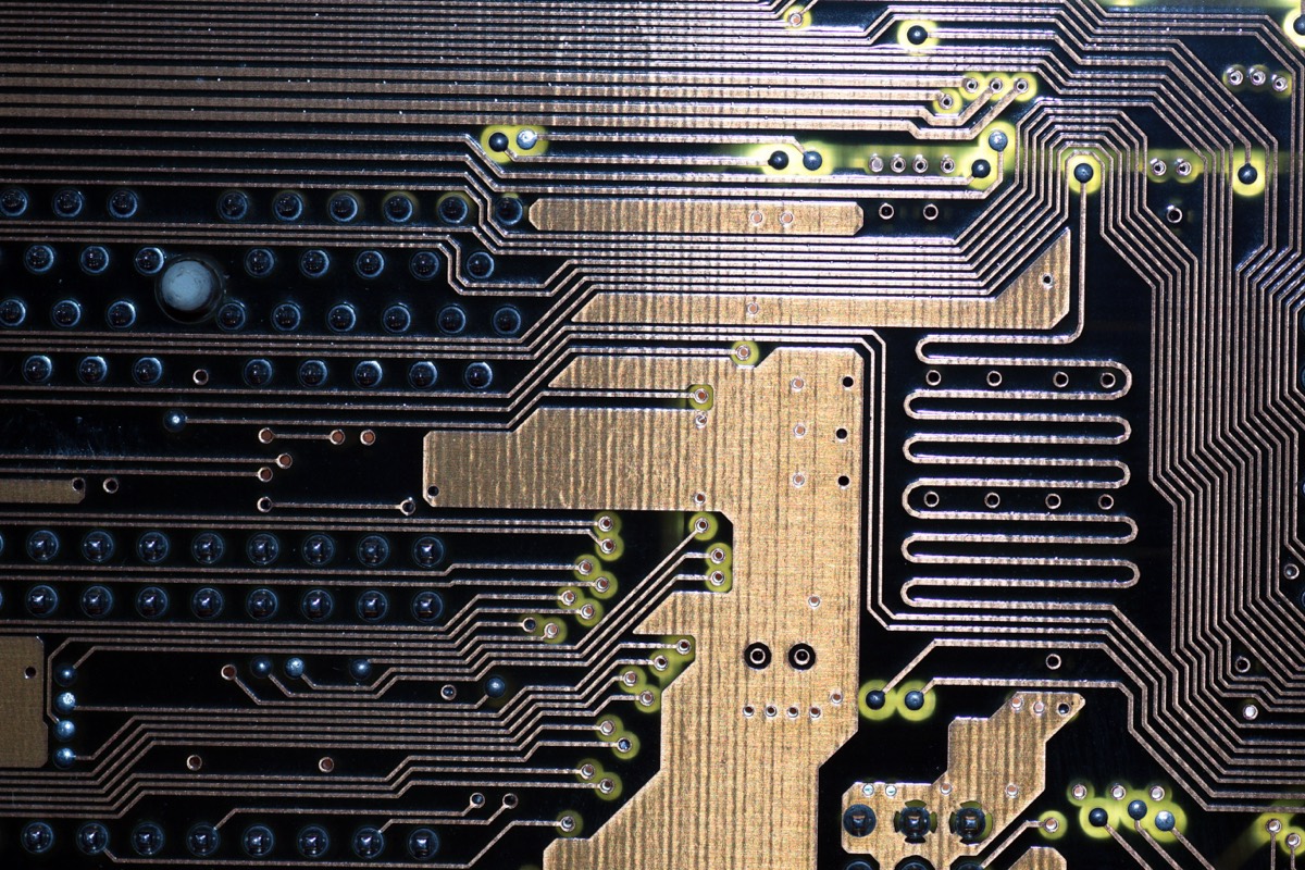 A modem chipset and circuit board with cellular antenna components