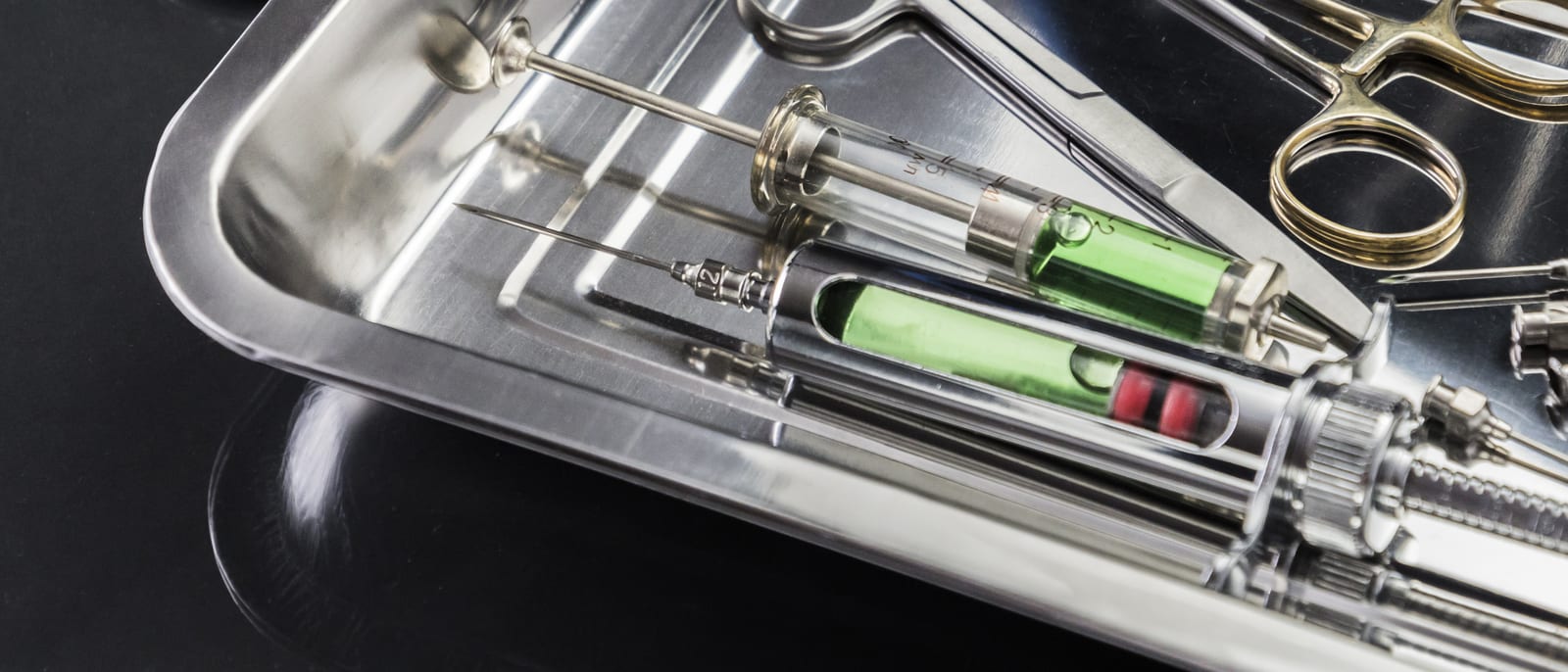 Flexible medical catheters and guidewires arranged on a sterile surgical tray