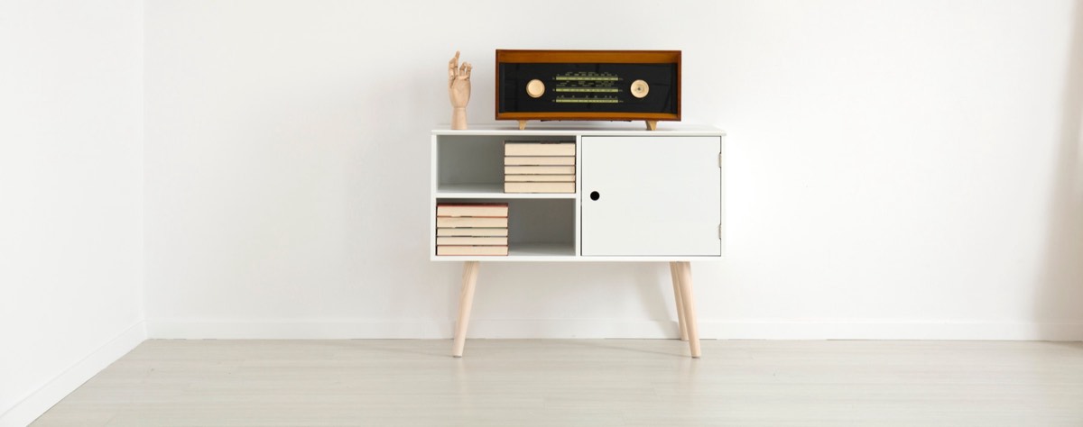 Audio speaker and stereo equipment on a shelf